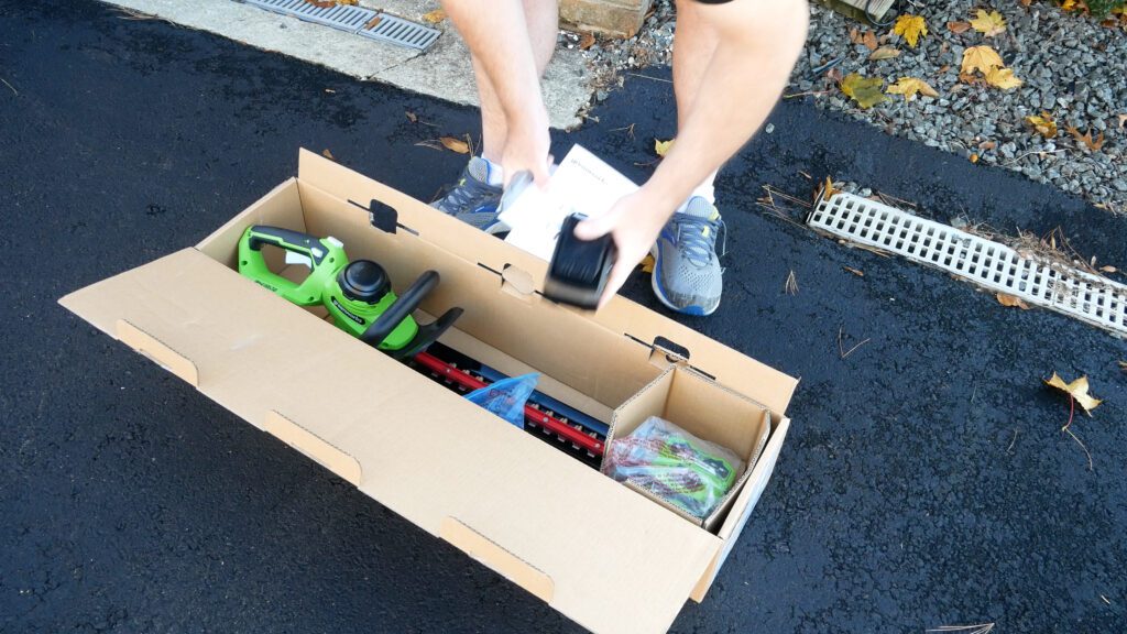 U Do It unboxing the Greenworks Battery Powered Hedge Trimmer and showing the 24V battery