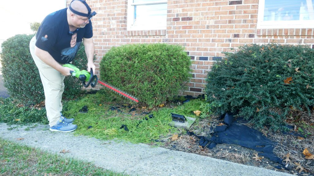 U Do It demonstrating trimming the bushes with the Greenworks Battery Powered Hedge Trimmer