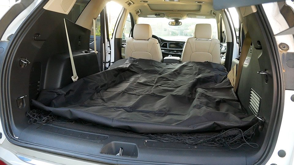 U Do It had to fold up the pet cargo liner so it wouldn't interfere with the latch