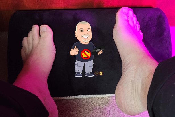 U Do It Unboxing and Demonstrating Everlasting Comfort Foot Pillow Thumbnail Rev02