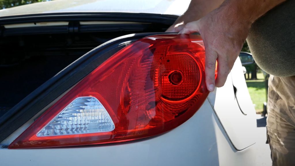 U Do It Demonstrating replacement of tail light in 2007 Pontiac G6 Convertible