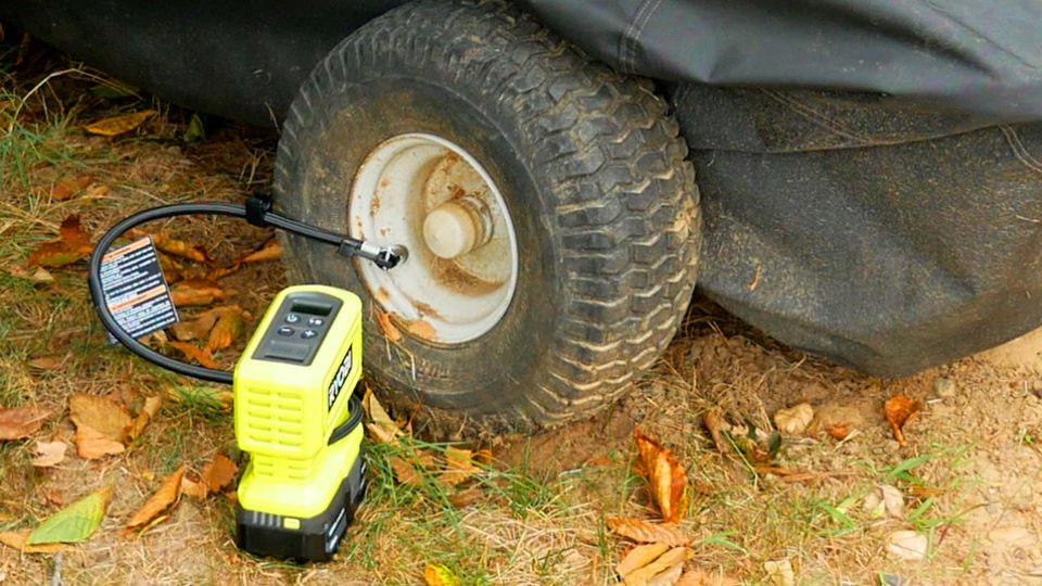 U Do It iunboxing and demonstration the Ryobi Battery Powered Tire Inflator on my Craftsman LT-2000 Lawn Tractor